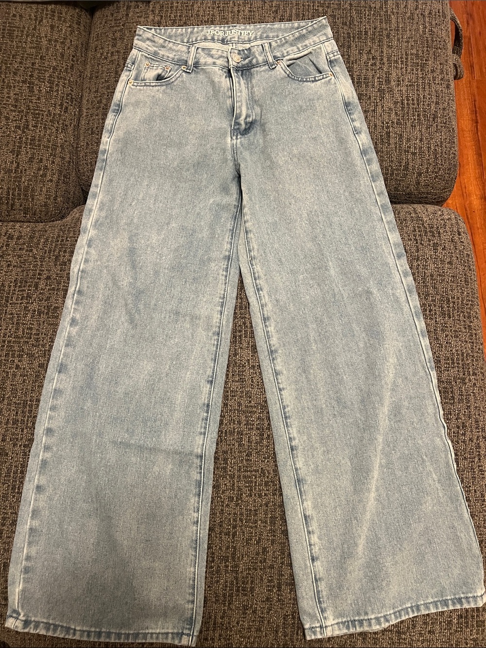 Light Wash Wide Leg Jeans embroidered pink bows size 7